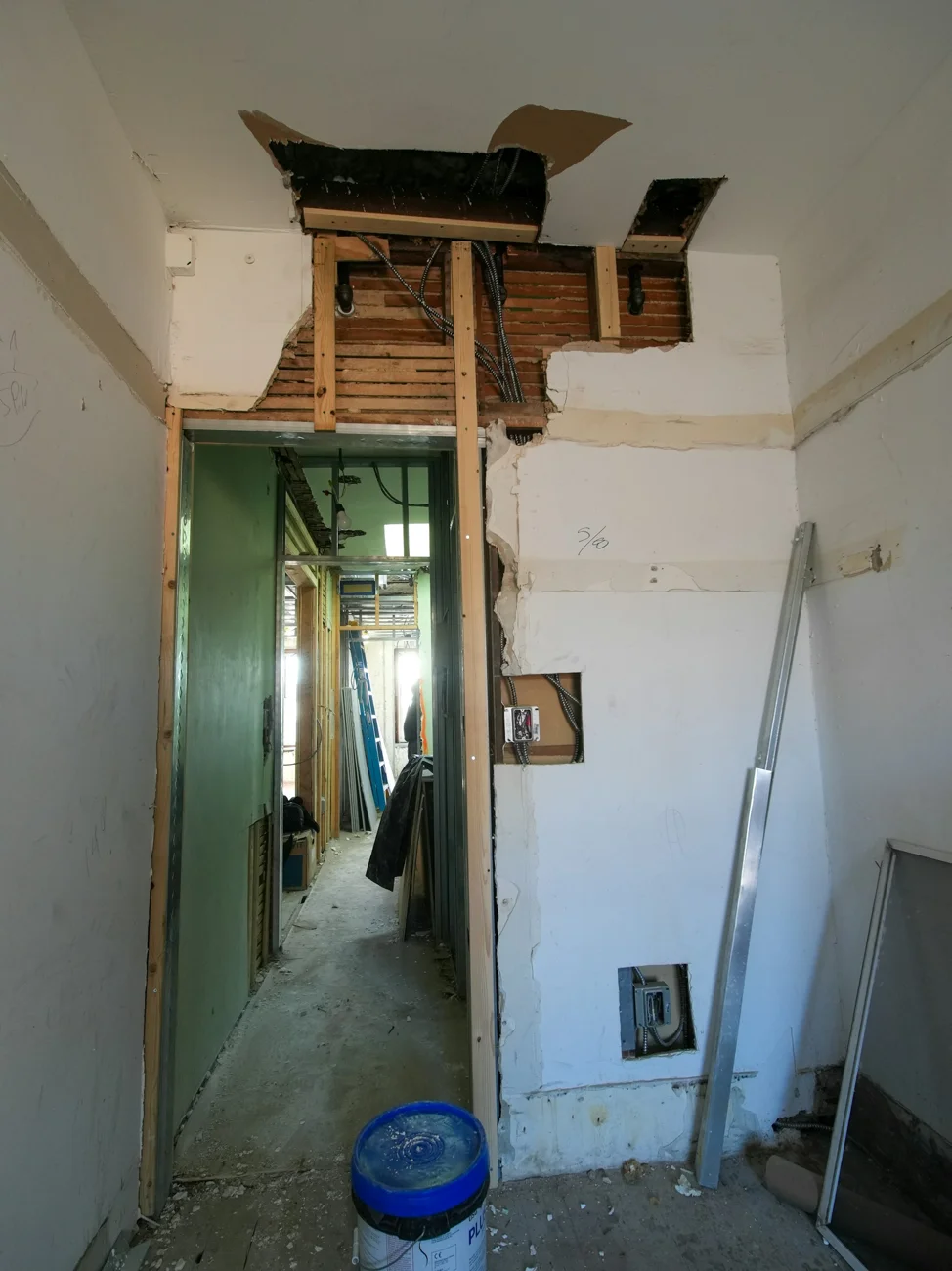 Beispiel eines Innenraums vor dem Ausbau